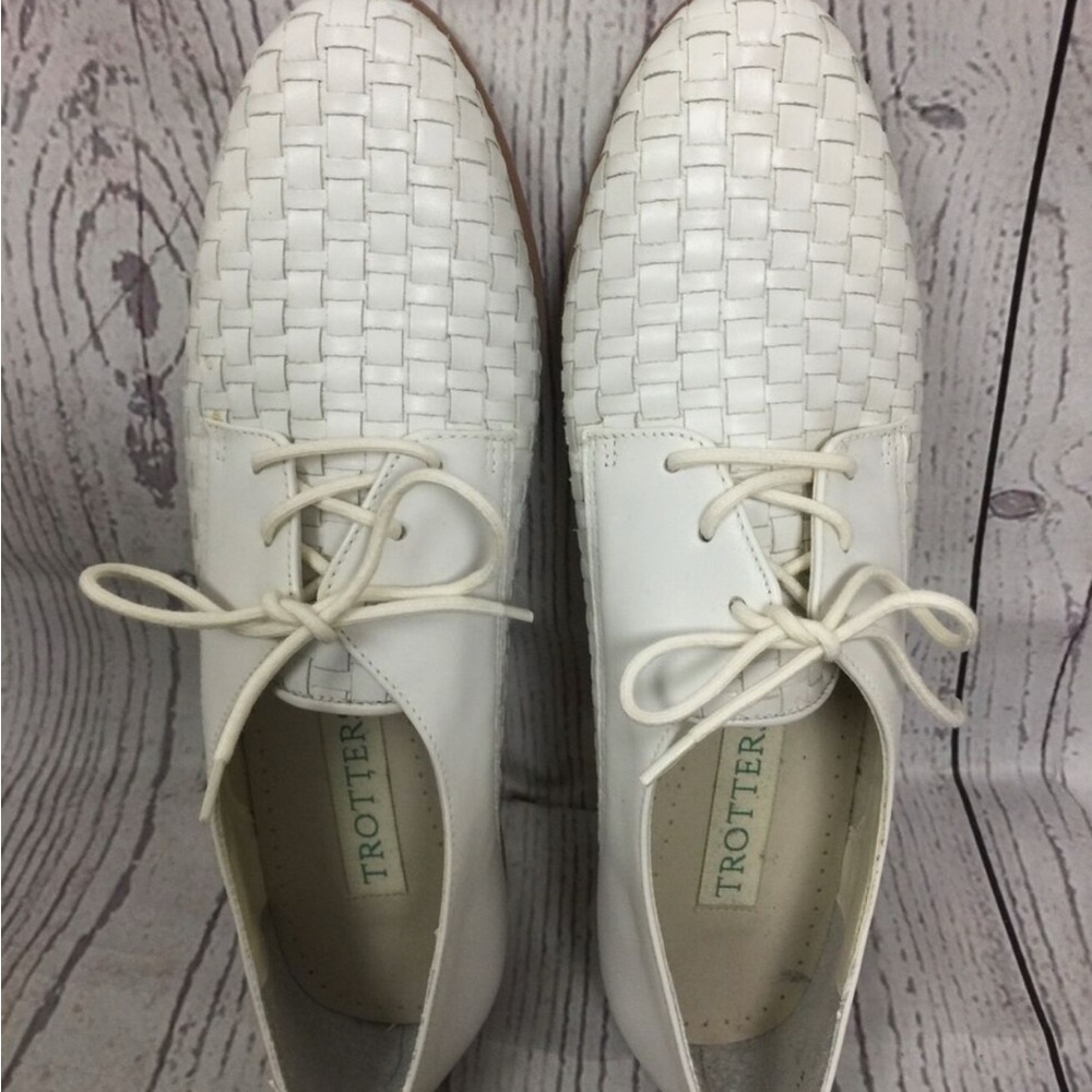 Leather Oxford Trotters. Women Lila White Woven Toe Lace Up Tie Shoes Size 7.5